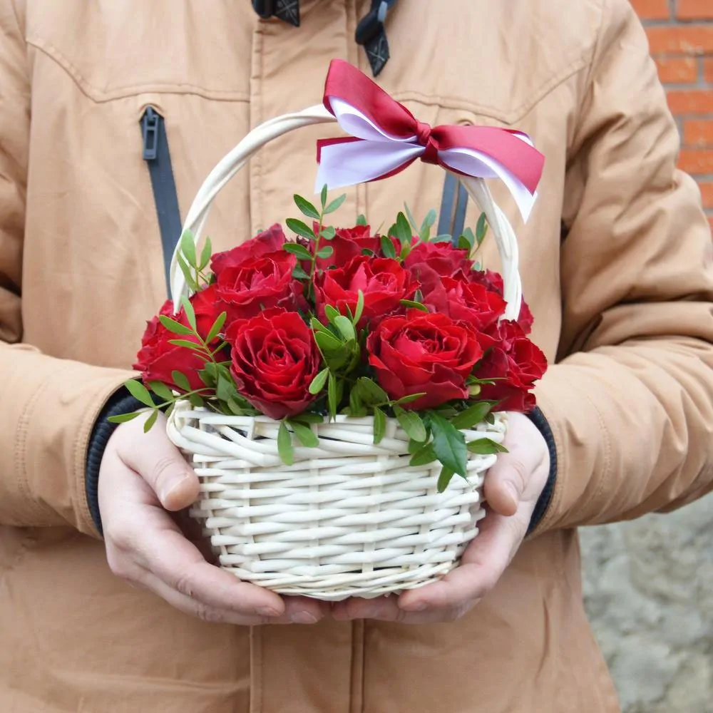 Как ухаживать за цветами в корзине или шляпной коробке с губкой