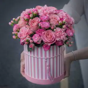 шляпная коробка розовая полосатая