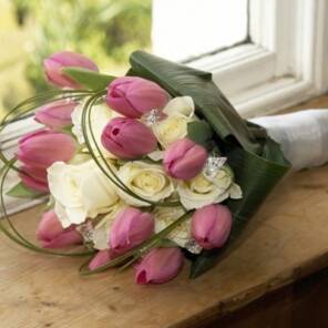 Букет невесты из тюльпанов и роз