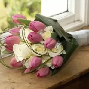 Букет невесты из тюльпанов и роз