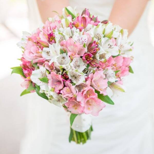 Букет невесты из розовых альстромерий
