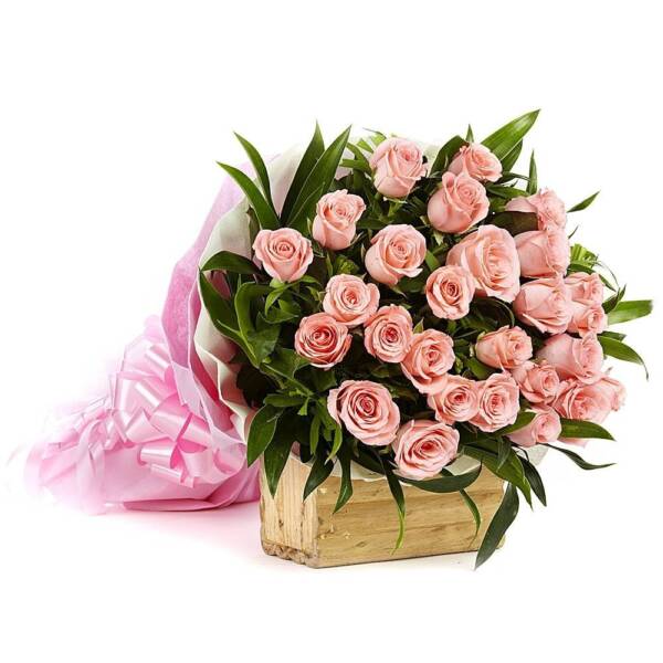 25 розовых роз с зеленью 60 см